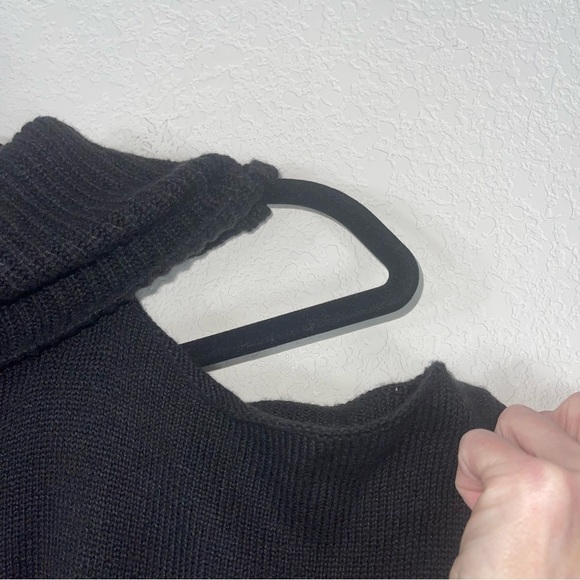 1. State Cold-Shoulder Cuffed Turtleneck Sweater long sleeve black size medium - Picture 5 of 11